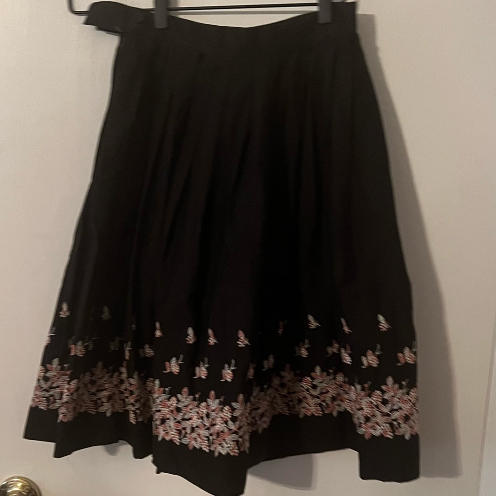 Size small Vintage Black Circle, Street skirt with pink and white embroidery!